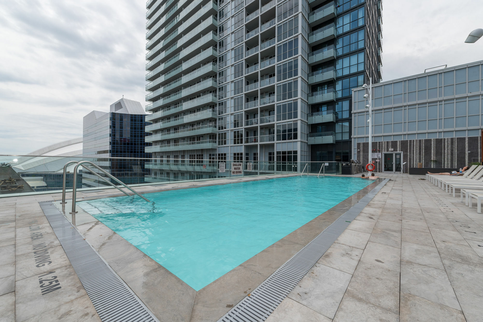 Grand Royal Condos - Cn Tower Toronto Exterior foto